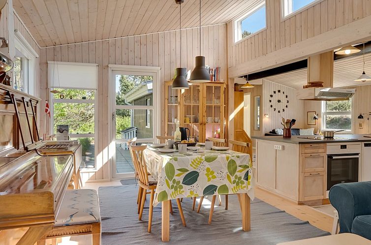 Vakantiehuis "Eroll" - 1.8km from the sea