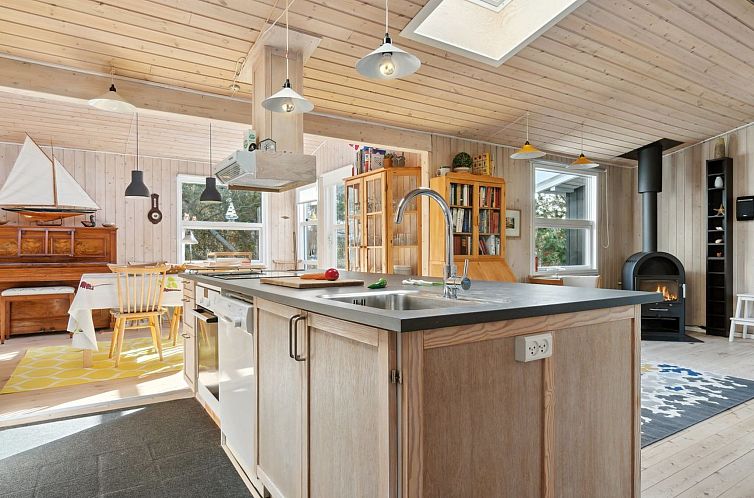 Vakantiehuis "Eroll" - 1.8km from the sea