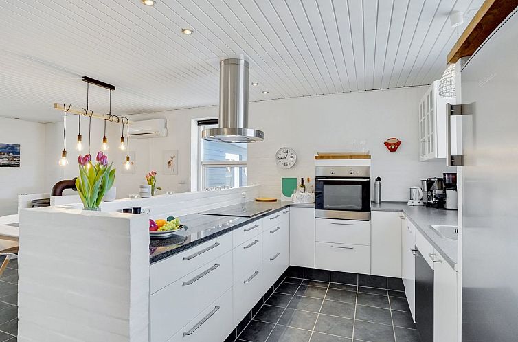 Vakantiehuis "Örjan" - 400m from the sea