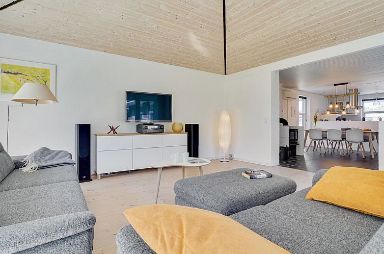 Vakantiehuis "Örjan" - 400m from the sea