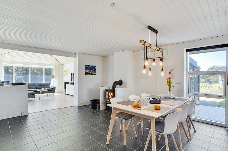 Vakantiehuis "Örjan" - 400m from the sea