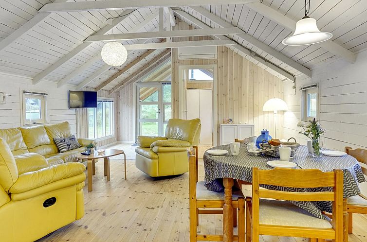 Vakantiehuis "Tameran" - 700m from the sea