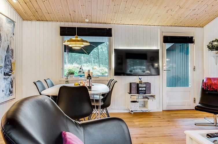 Vakantiehuis "Zoya" - 900m from the sea