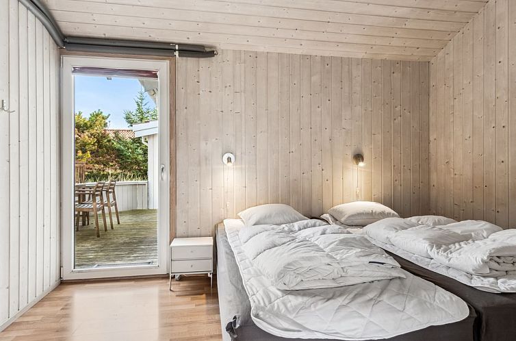 Vakantiehuis "Zoya" - 900m from the sea