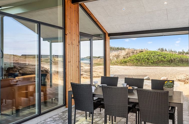 Vakantiehuis "Helga" - 650m from the sea