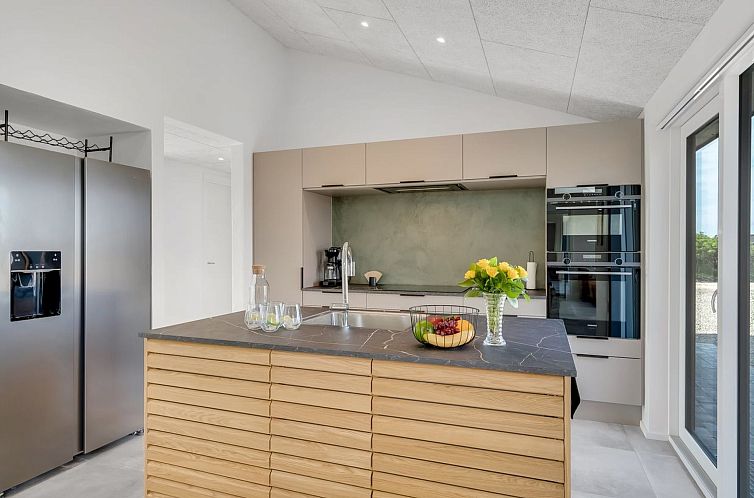 Vakantiehuis "Helga" - 650m from the sea