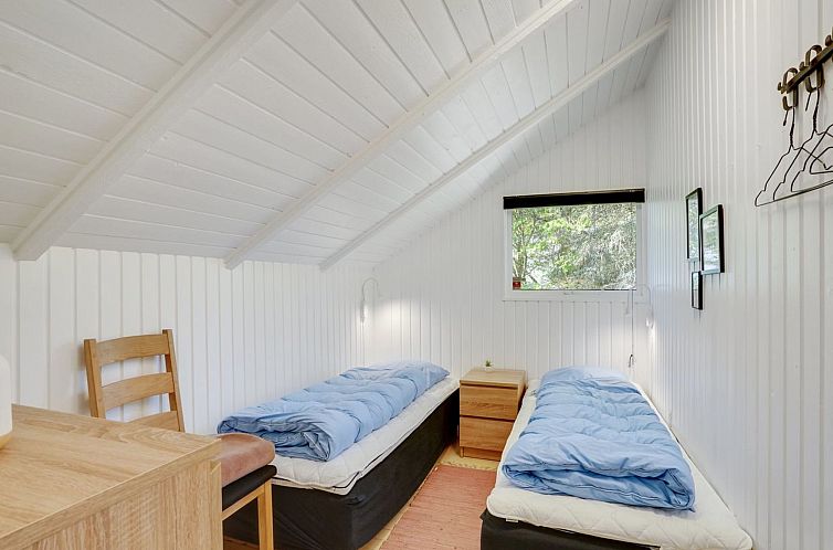 Vakantiehuis "Hjalmara" - 900m from the sea