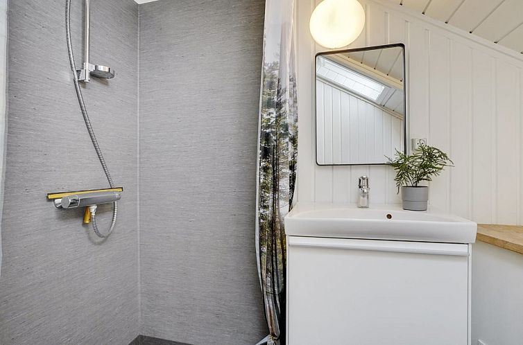 Vakantiehuis "Hjalmara" - 900m from the sea