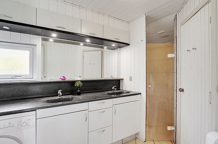 Vakantiehuis "Henkil" - 700m from the sea