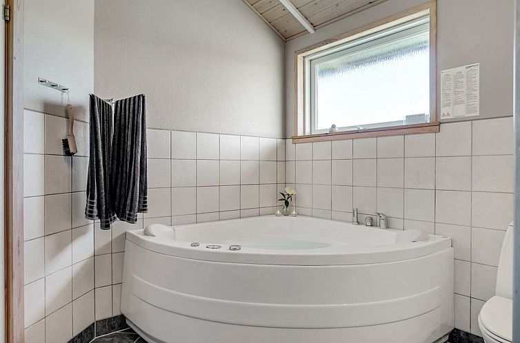 Vakantiehuis "Horsten" - 350m from the sea