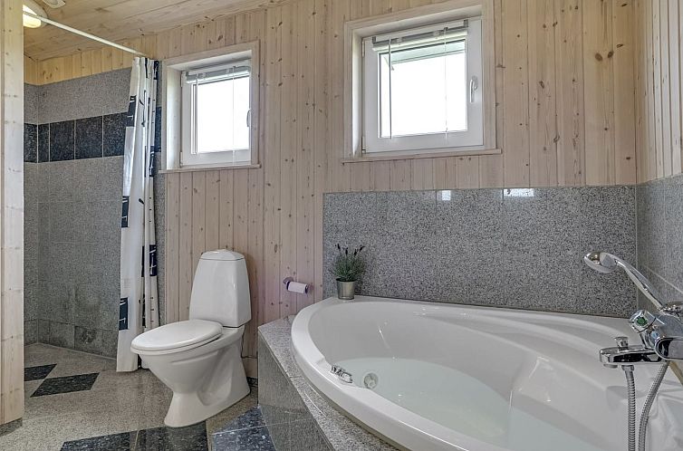 Vakantiehuis "Emppu" - 400m from the sea