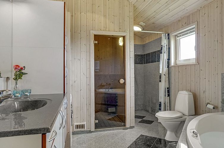 Vakantiehuis "Emppu" - 400m from the sea