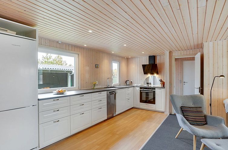 Vakantiehuis "Asmir" - 1.1km from the sea