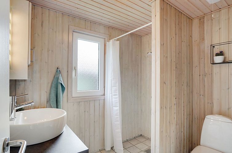 Vakantiehuis "Asmir" - 1.1km from the sea