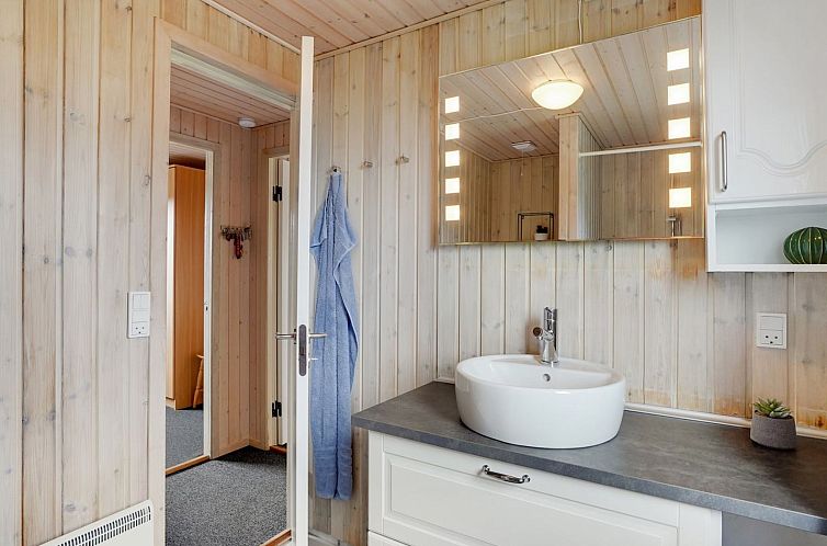 Vakantiehuis "Asmir" - 1.1km from the sea