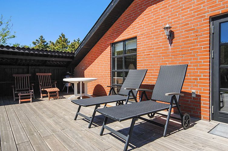 Vakantiehuis "Asmir" - 1.1km from the sea