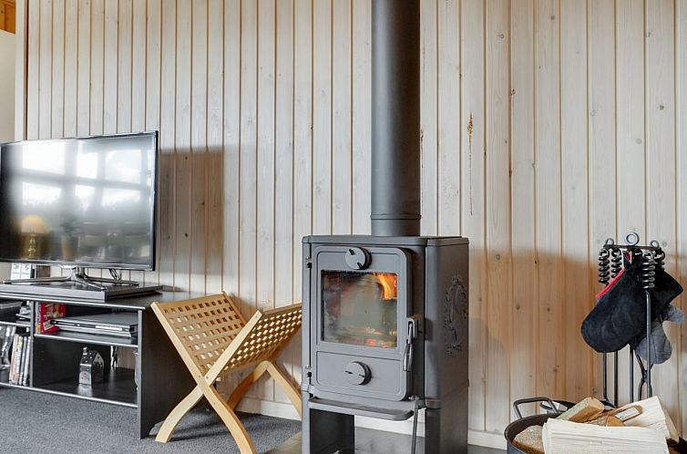 Vakantiehuis "Asmir" - 1.1km from the sea