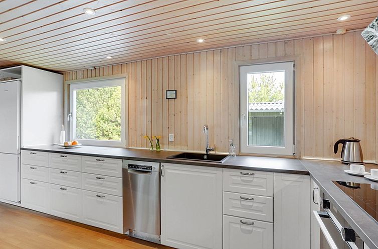 Vakantiehuis "Asmir" - 1.1km from the sea