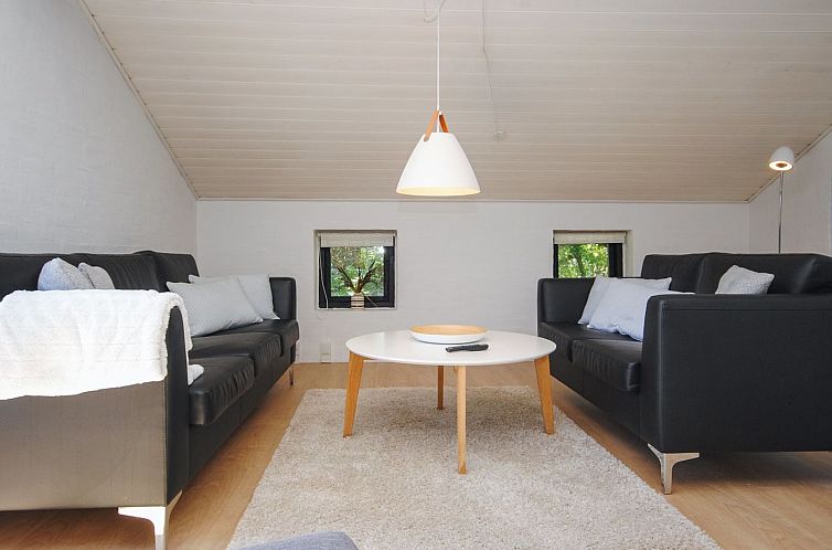 Vakantiehuis "Asmir" - 1.1km from the sea