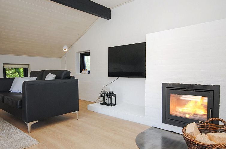 Vakantiehuis "Asmir" - 1.1km from the sea