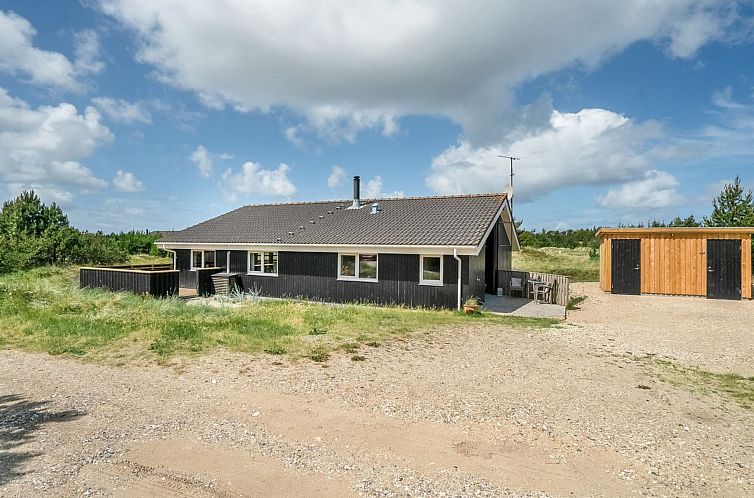 Vakantiehuis "Ivar" - 900m from the sea