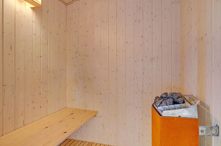 Vakantiehuis "Ivar" - 900m from the sea