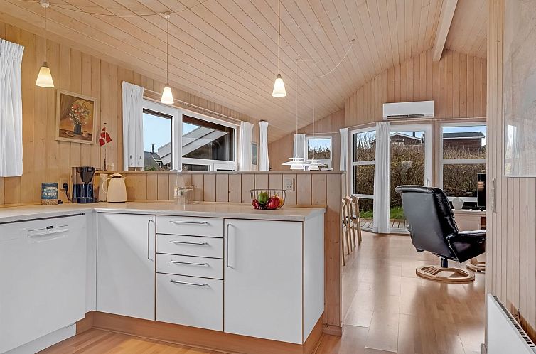 Vakantiehuis "Sofja" - 150m from the sea