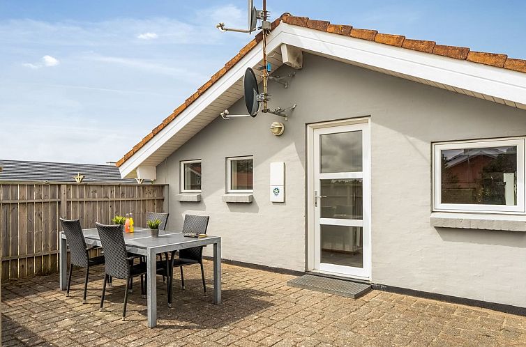 Vakantiehuis "Luzy" - 600m from the sea