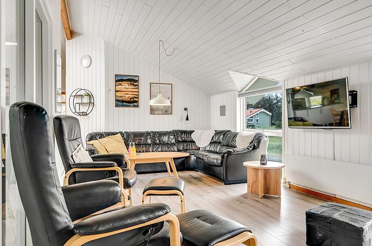 Vakantiehuis "Luzy" - 600m from the sea