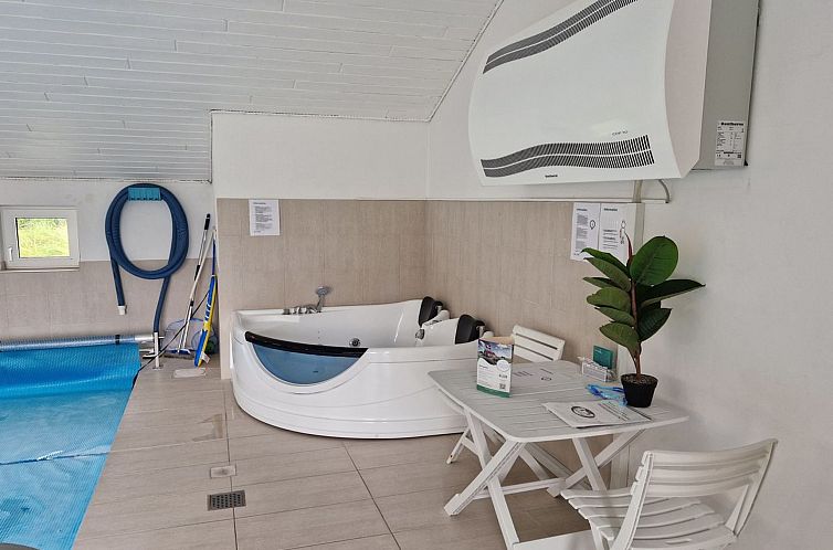 Vakantiehuis "Germund" - 900m from the sea