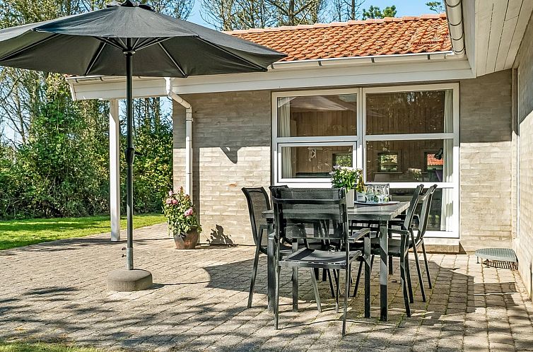 Vakantiehuis "Aslak" - 350m from the sea