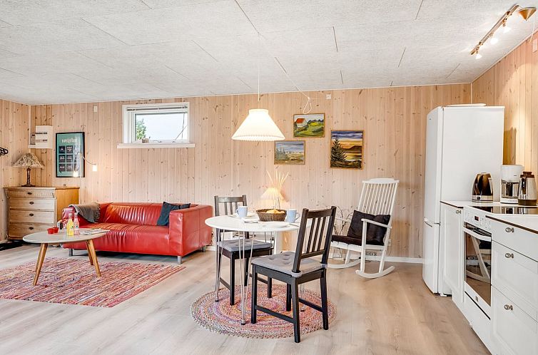 Vakantiehuis "Eroll" - 1.8km from the sea