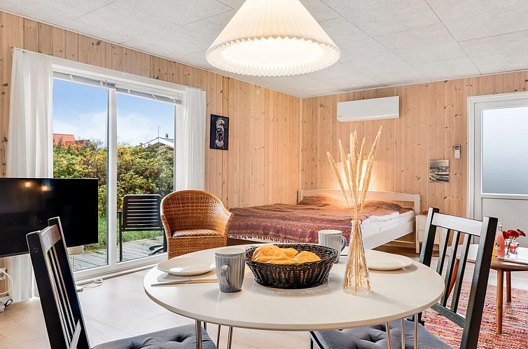 Vakantiehuis "Eroll" - 1.8km from the sea