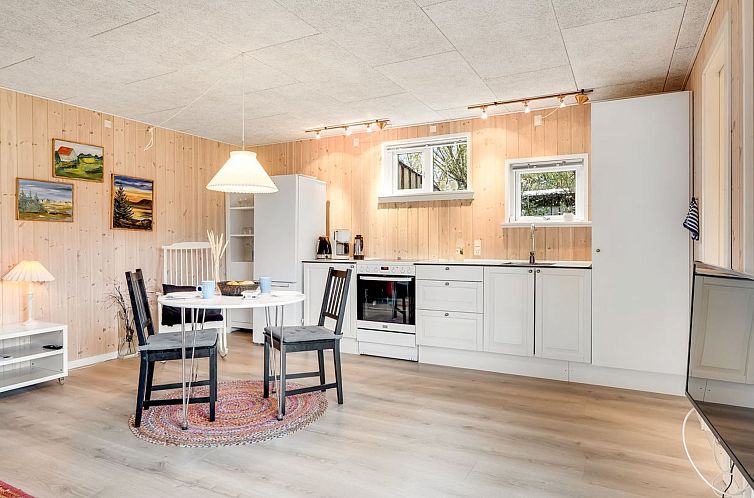 Vakantiehuis "Eroll" - 1.8km from the sea