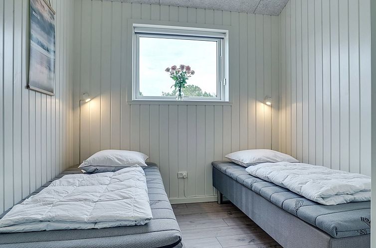 Vakantiehuis "Helli" - 650m from the sea