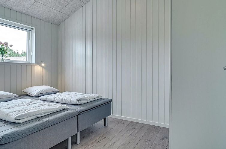 Vakantiehuis "Helli" - 650m from the sea