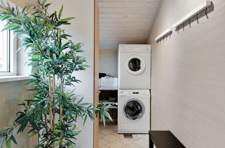 Vakantiehuis "Jenvold" - 600m from the sea