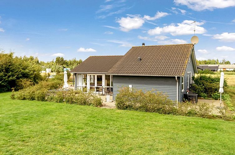 Vakantiehuis "Østmar" - 1.2km from the sea