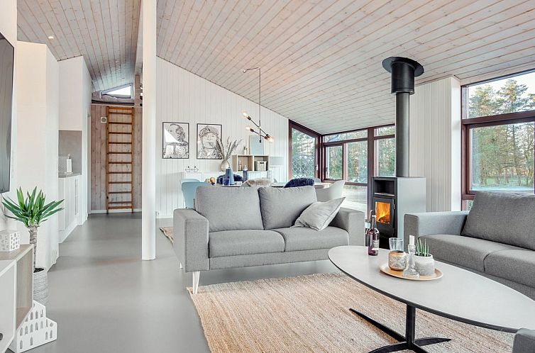 Vakantiehuis "Sirpa" - 1km from the sea