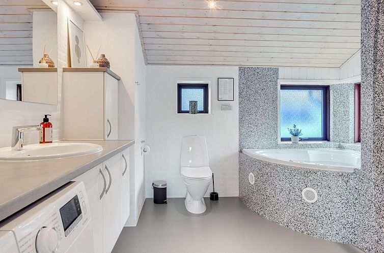 Vakantiehuis "Sirpa" - 1km from the sea