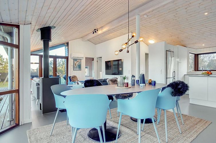 Vakantiehuis "Sirpa" - 1km from the sea