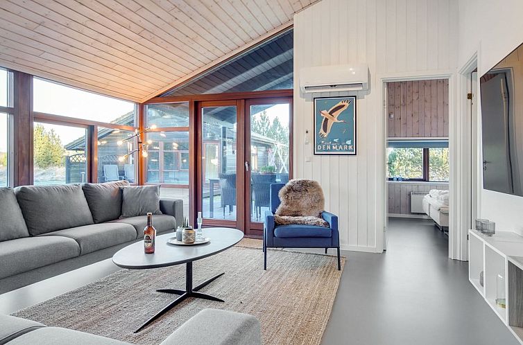 Vakantiehuis "Sirpa" - 1km from the sea