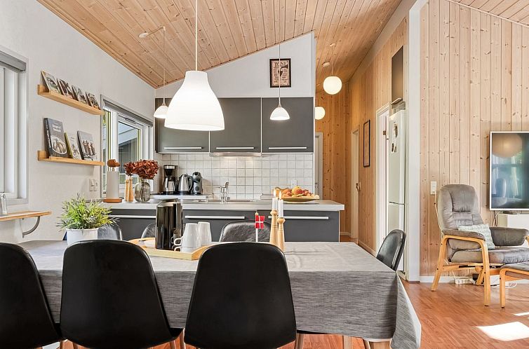 Vakantiehuis "Barne" - 4km from the sea
