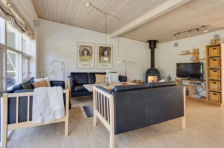 Vakantiehuis "Hwelp" - 200m from the sea