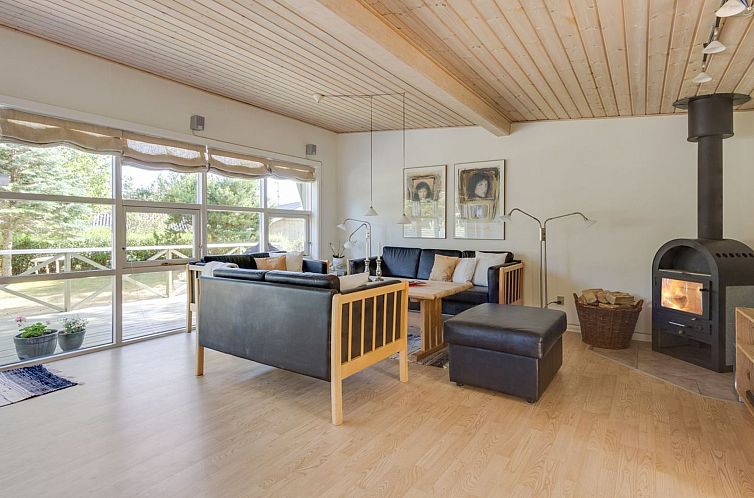 Vakantiehuis "Hwelp" - 200m from the sea