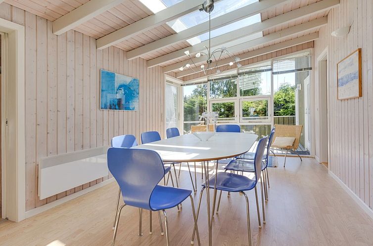 Vakantiehuis "Hwelp" - 200m from the sea