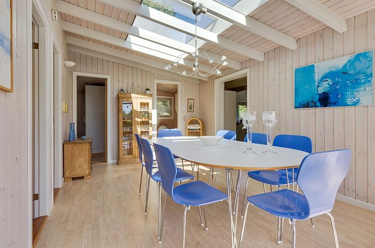 Vakantiehuis "Hwelp" - 200m from the sea