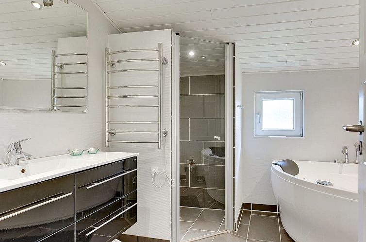 Vakantiehuis "Ajten" - 150m from the sea