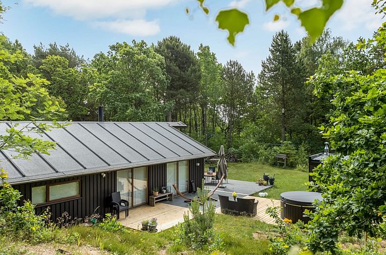 Vakantiehuis "Thorine" - 750m from the sea