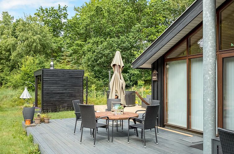 Vakantiehuis "Thorine" - 750m from the sea